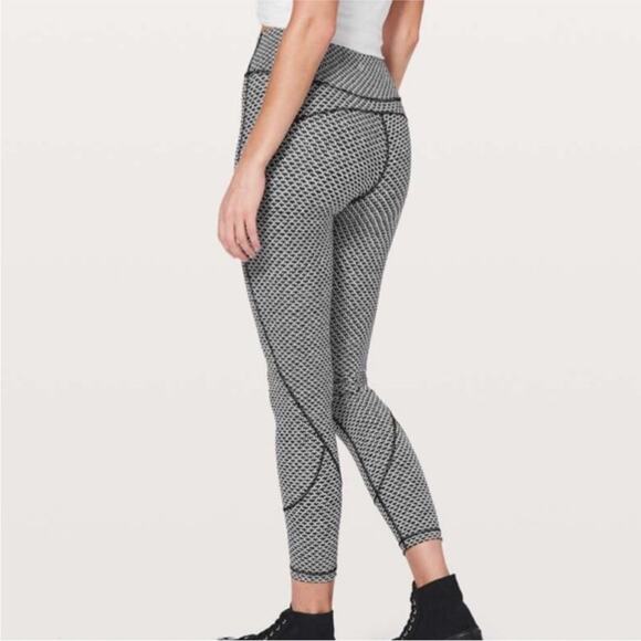 Lululemon In Movement 7/8 Tight Everlux Leggings Black White Print Size 10 - Picture 3 of 12